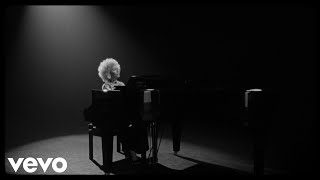 Kadr z teledysku You Are Not Alone tekst piosenki Emeli Sandé