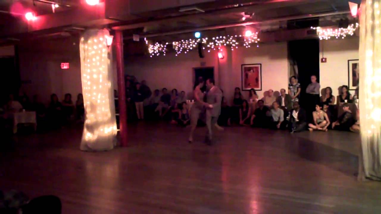 Argentine tango performers Claudio Villagra & Romina Levin (2)
