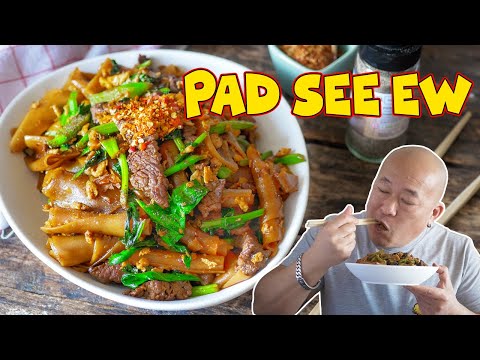 Stir-fried Rice Noodles with Soy Sauce and Beef (Thai style)