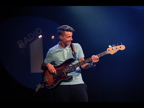 MOVIN' OUT - REX REBEL (LIVE @ RADIO 1 REX REBEL SESSIE)