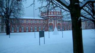 preview picture of video 'Manor house of Wiesbaden Biebrich with snow'