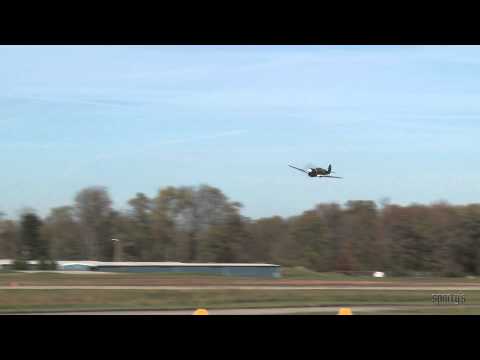 Curtiss-Wright P-40 Kittyhawk Fly-By & Landing