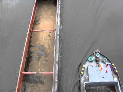 Vorbeifahrt Binnenschiff Laverna GMS 02313363 & Angelus Dei GMS 04003820 von Autobahbrücke A29