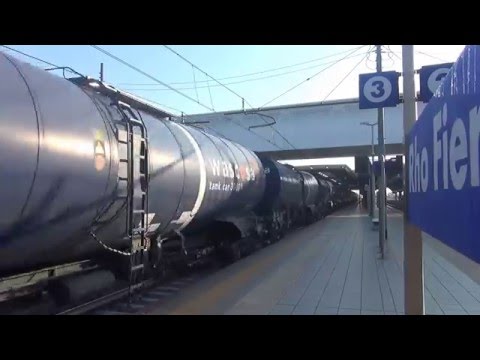 E 483.106 NC. CON CISTERNE MISTE IN TRANSITO A MILANO RHO FIERA. 29 - 12 - 2015.