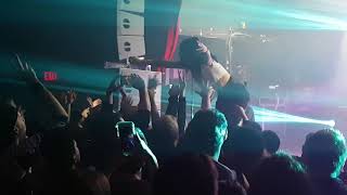 Sleigh Bells - Rule Number One / Crown on the Ground (live)