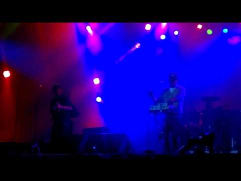 O Homem da gravata florida   China e Jorge Du Peixe