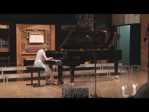 Nela Zawadzka - Fryderyk Chopin - Preludium e-moll Op.28 nr 4.