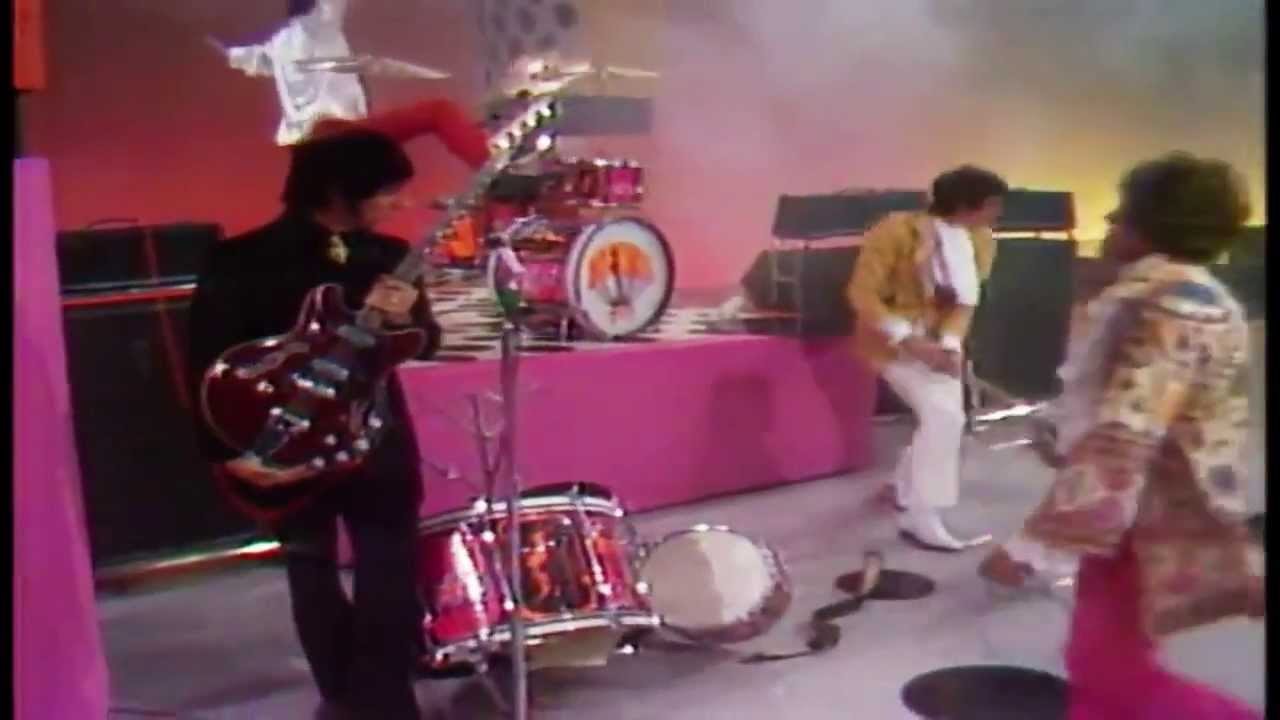 Keith Moon (The Who) Explosive Drumming, 1967 - YouTube