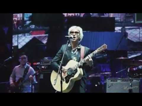 Ely Buendia sing with other band(5)