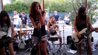 Rockaway Bitches - Do you wanna dance (Ramones girls tribute band)