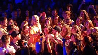 Apple - Julia Michaels (live)