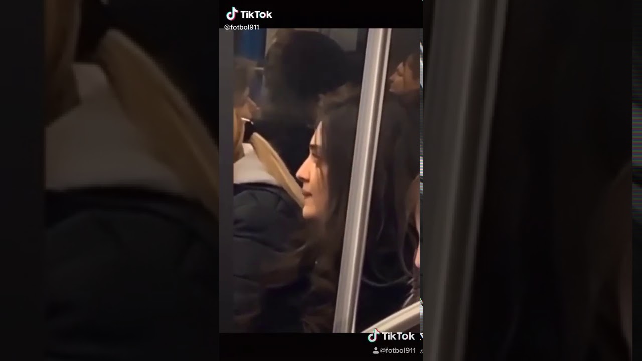 Beautiful Girl Majnun Nabudam