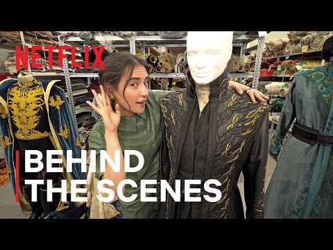 afbeelding Costume Shop Tour with Jessie Mei Li and Patrick Gibson