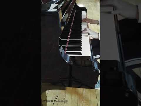 Daniel Hellbach: Waiting for Spring