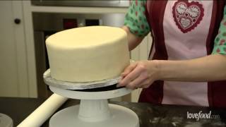 How to marzipan and ice a cake