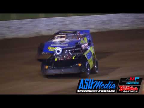 Super Sedans: Wayne Randall and Steve Latham Crash - Kingaroy Speedway