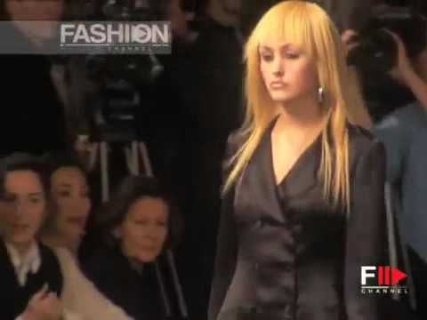 Chanel  Autumn Winter 1999 2000 Paris 3 of 4