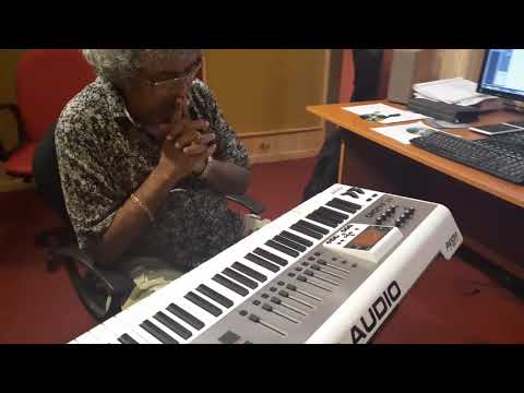 සරත් ද අල්විස් ගෙන් මිල්ටන් මල්ලවආරච්චි ගේ සින්දුවකට වාදනයක්