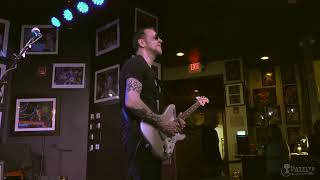 Gary HOEY - Back up against the wall - 2023