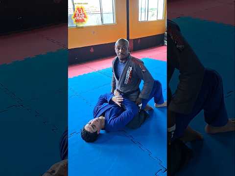 Finta de braço para estrangulamento de lapela #bjj #jiujitsu