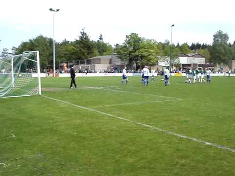 2009-2010 UVV opent score in promotieduel, prima kopbal