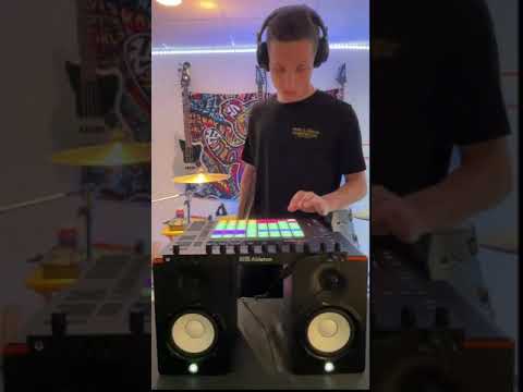 Million Voices - Otto Knows (Live Remix)