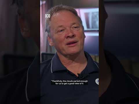 Thumbnail for Aurora Australis lights up southern skies | ABC NEWS