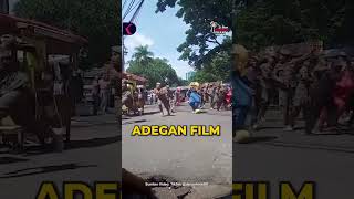 Download lagu Video aksi kejar kejaran antara anggota Satuan Polisi Pamong Praja Satpol PP dengan sejumlah cosplay mp3