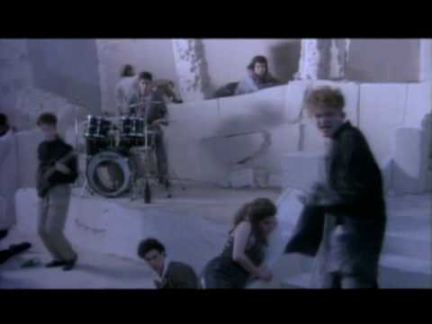 0:15 / 3:49  Simply Red - Come To My Aid (Official Video