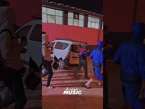 ALI SSAMID || يلعب كرة القدم مع الأصدقاء