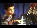 Abraham Mateo (12 años) canta y toca al piano "ME ...