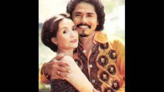 Download lagu Titiek sandhora & Muchsin   Dunia Belum Kiamat  Martayuda mp3