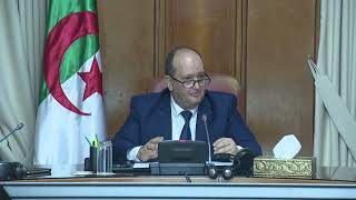 الوزير الأول يترأس اجتماعا وزاريا مشتركا لتنصيب فوج العمل المكلّف بإعداد المرجع الوطني للإدماج في قطاع صناعة السيارات والحافلات والدرّاجات النّارية