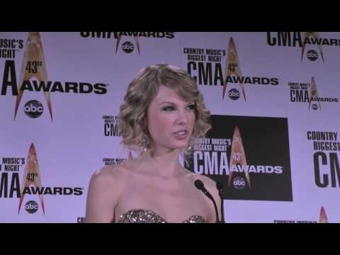 Backstage with Taylor Swift – The Swift Agency