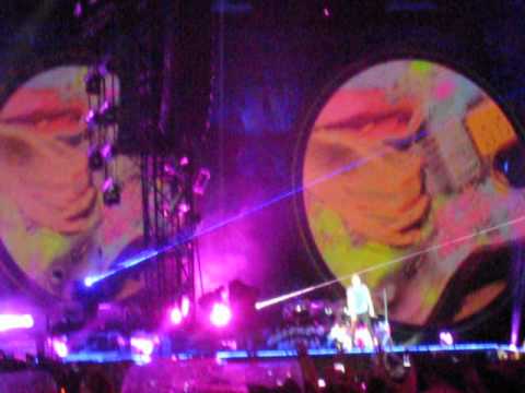 A hopeful transmission + Don't Let It Break Your Heart - Coldplay (Live in Paris)