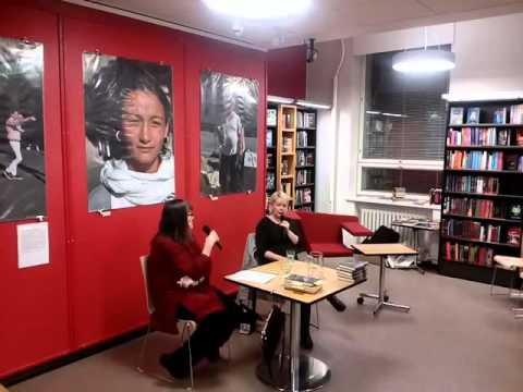 Elina Hirvonen Käpylän kirjastossa 24.11.2016