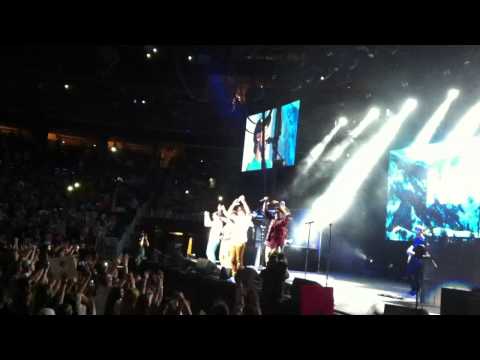 One Direction - "Use Somebody" Kings of Leon cover - Up All Night Tour