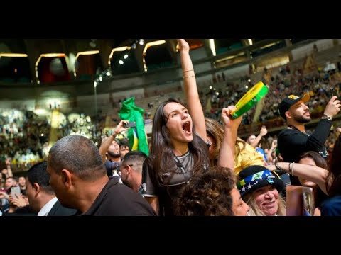 Crazy Brazilian crowd before first Furia game