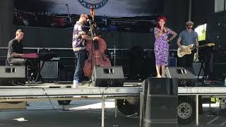 Gizzelle & Alex Vargas / That's A Pretty Good Love / Rigs & Rods United pacific show,LB,CA / 9/23/17