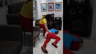 Download lagu TROLEI ELE COM O MICROFONE 😱🤣 #funny #funnymoments #shortsvideo #shorts #susto #comedy #funnyvideo mp3