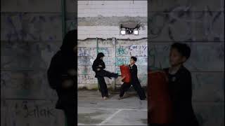 Download lagu Tendangan Gledek Cewe 😳 mp3 Download lagu Tendangan Gledek Cewe 😳 mp3