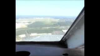 preview picture of video 'Piper PA-44 Seminole landing KCHS'