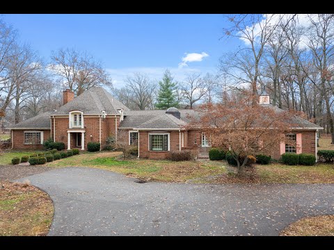 1605 Hawthorn Rd, Salem, IL 62881