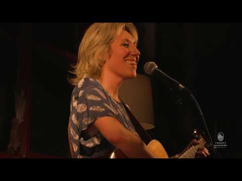 Martha Wainwright - Bloody Mother Fucking Asshole (live)