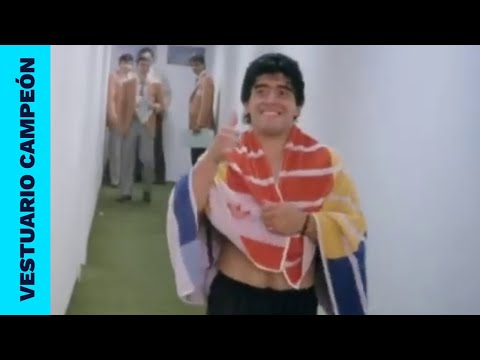 ¡QUÉ LÍDER! Diego Maradona festeja en el vestuario en México 1986 tras ganar la final del mundo