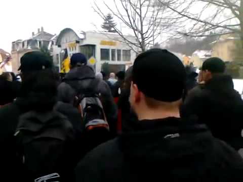 19.02.2011 Dresden: Nazis laufen von Freital nach Dresden