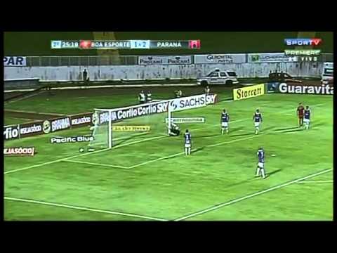 Fernando Karanga faz boa jogada pela direita e acha Kaká que finaliza aos 24