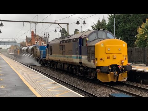 DRS 37425 & 37422 Glides past Ingatestone on 3S60 29/10/20