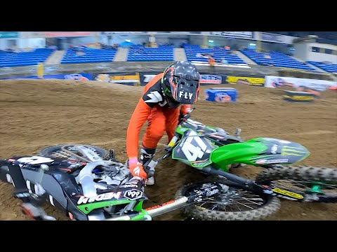 Medium Races ArenaCross (Big Crash) - Buttery Vlogs Ep132