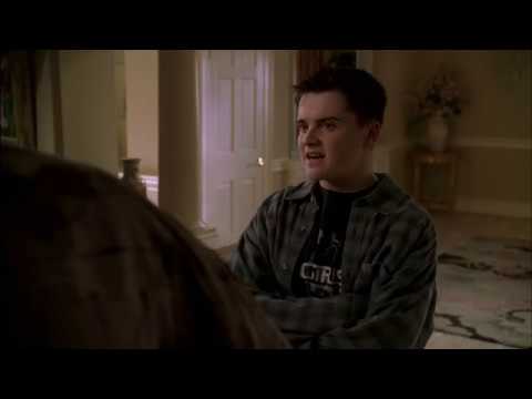 AJ-t kicsapják az iskolából - Maffiózók